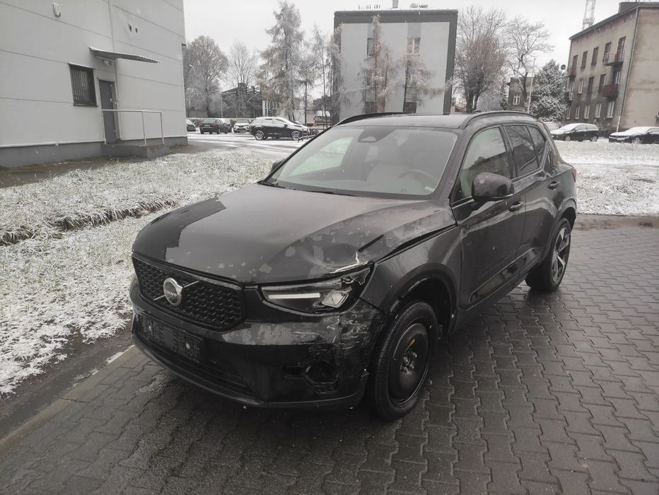 Volvo XC 40 2.0benz.hybryda163konie mod.2024r 66tys.km lekko uszk.jezdny full wypo