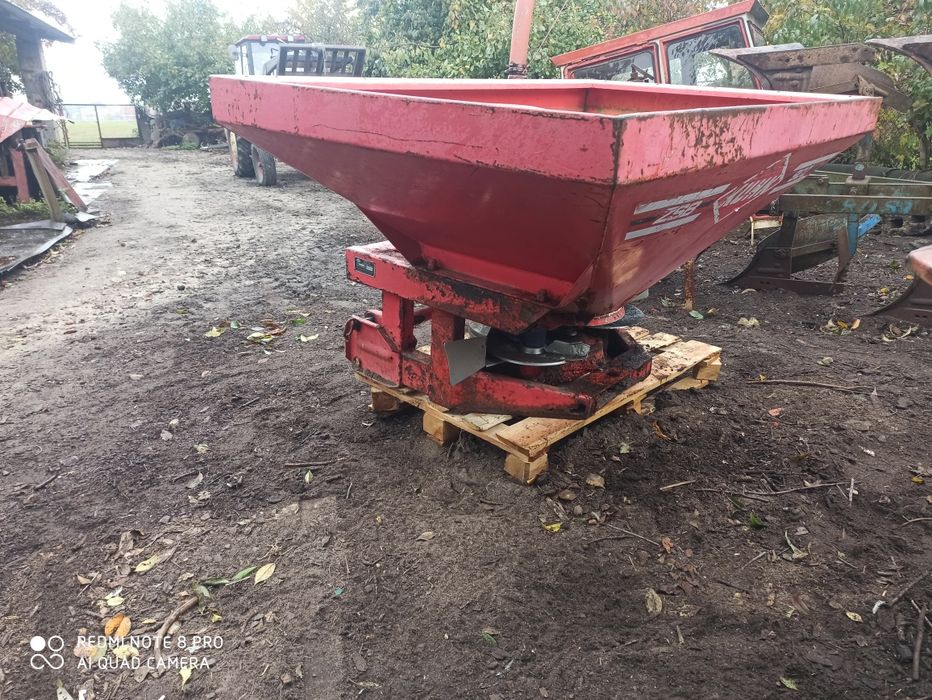Rozsiewacz Kuhn Rauch Zsb 900