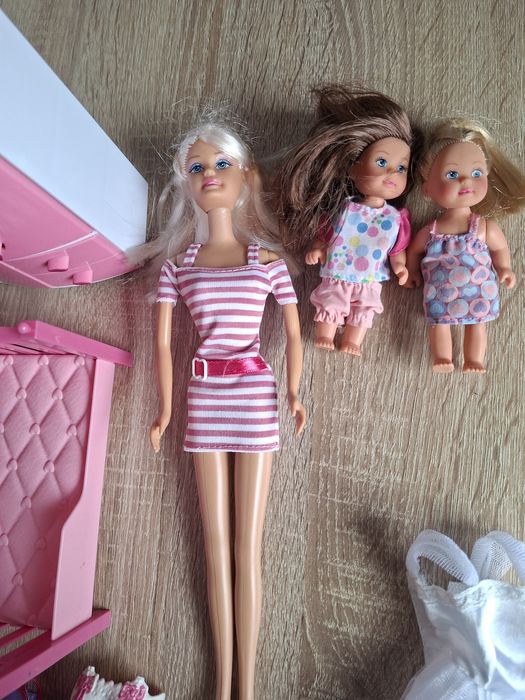 Lalka Barbie z dziećmi meble ubrania akcesoria