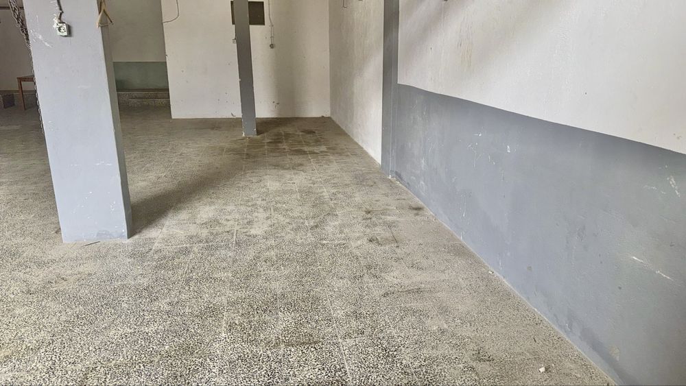 Armazem 210m2 odivelas