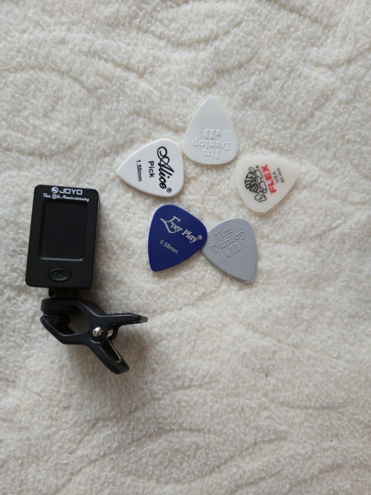 Gitara pokrowiec kostki strojnik piekny zestaw