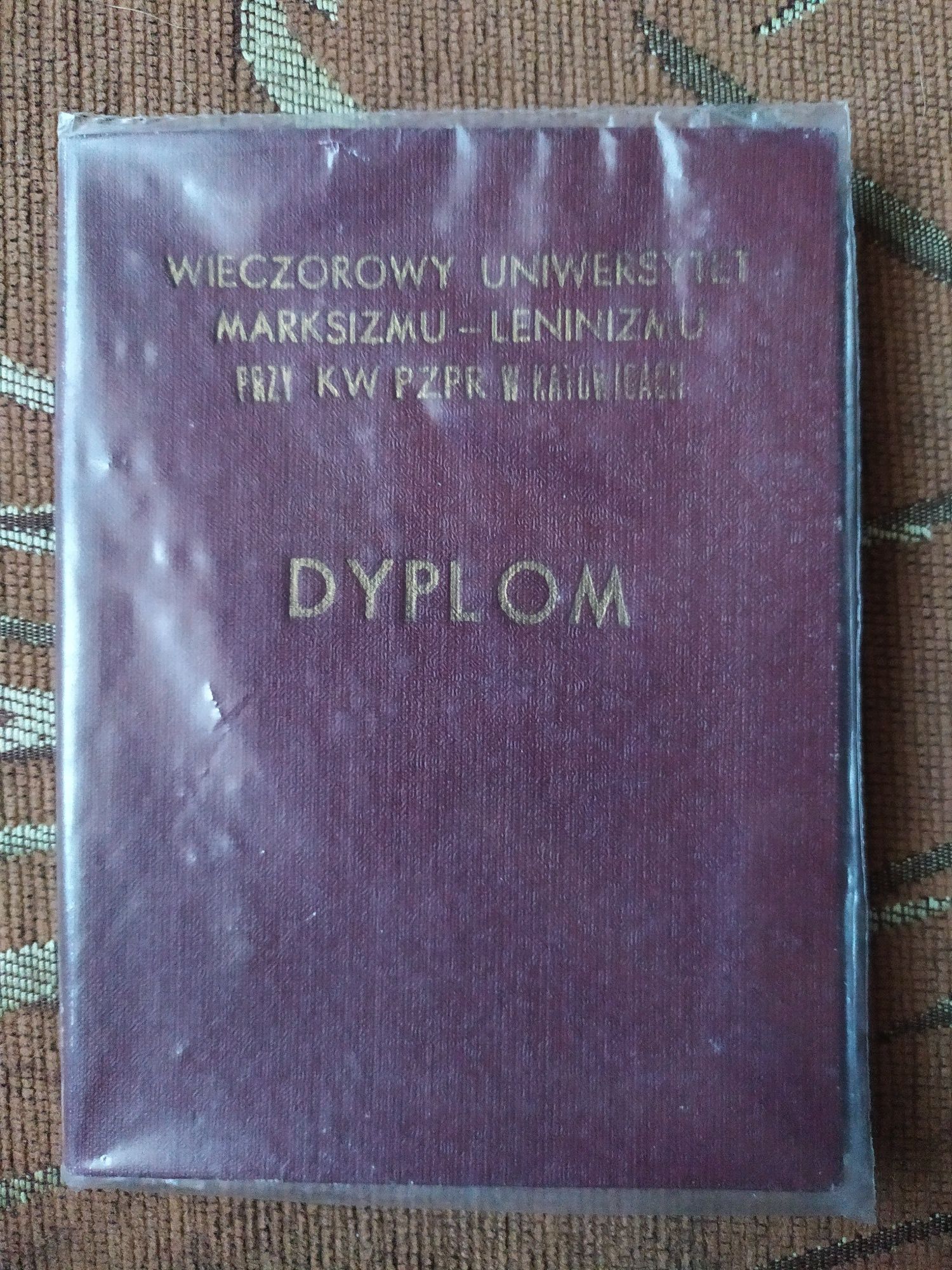 Stary dyplom WUML z okresu PRLu