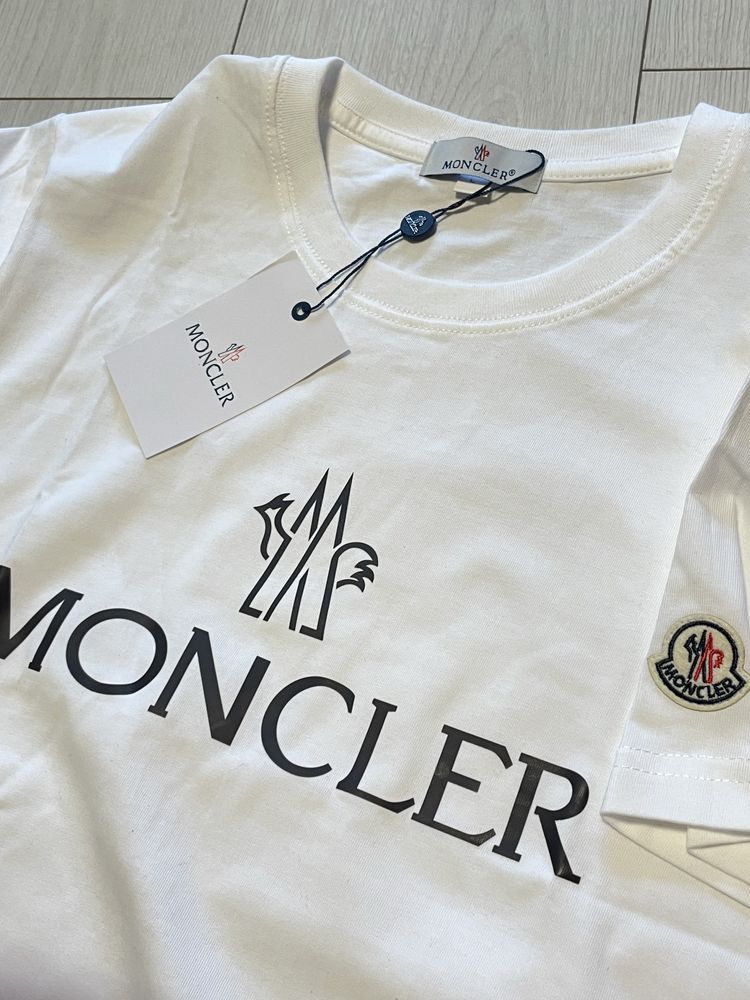 Футболка Moncler