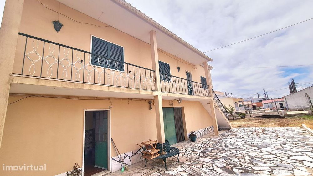 Moradia T4 com garagem em Vale da Pedra