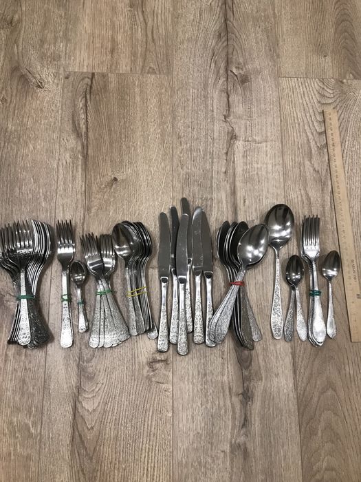 Столові прибори СССР з чеканкою і без виноград