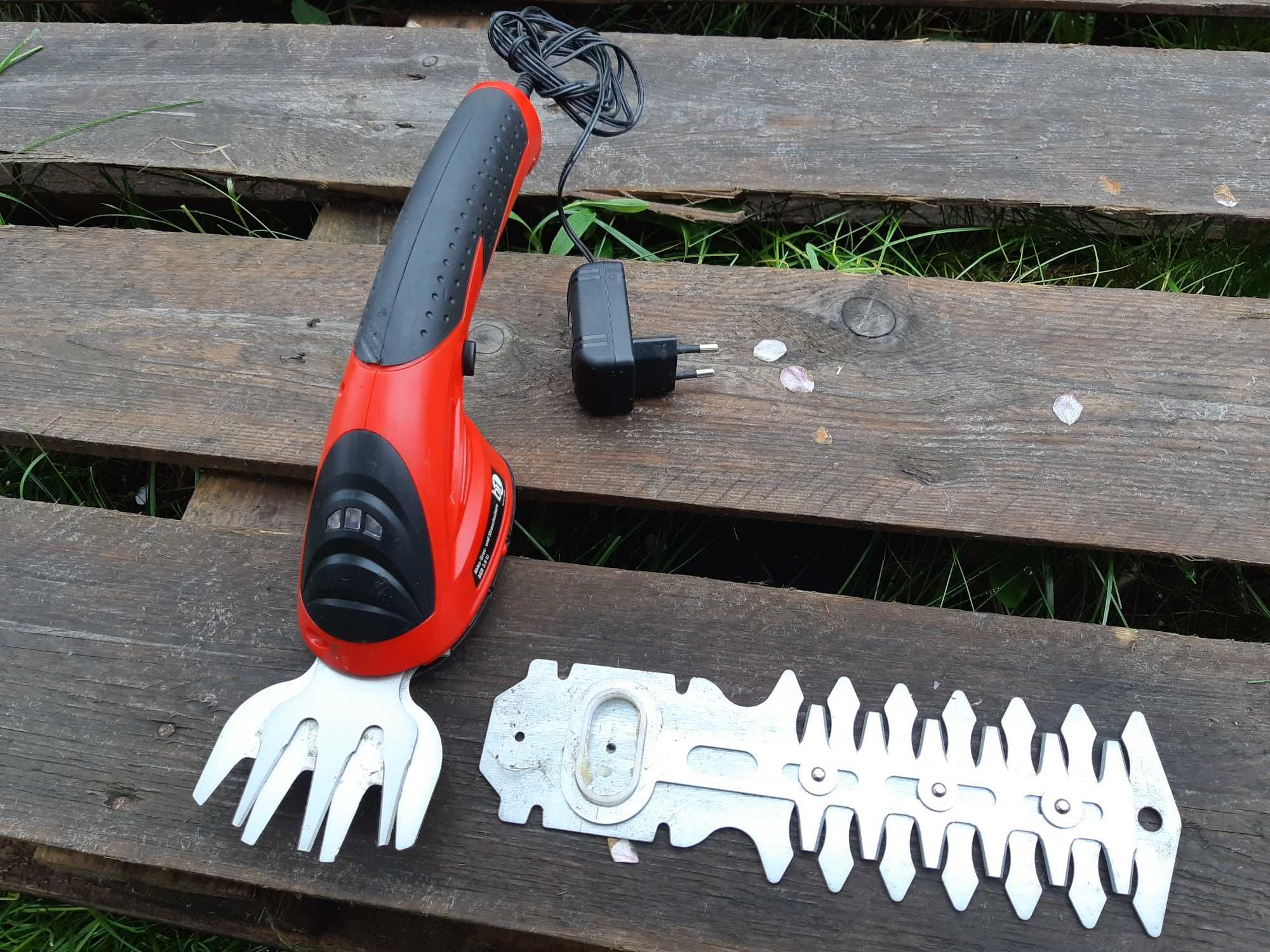Akumulatorowe Nożyce do Trawy i zytwoplotu  Matrix 3.6 Volt