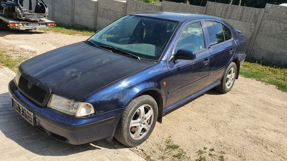 Skoda Octavia 1.9 tdi  110 km 1998 rok  sedan  części Gołdap blask