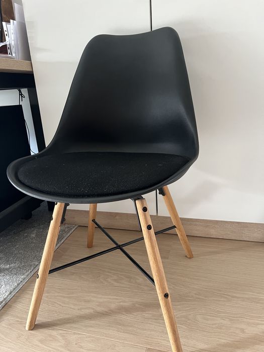Krzeslo drewniane, czarne, jysk, wygodne, design