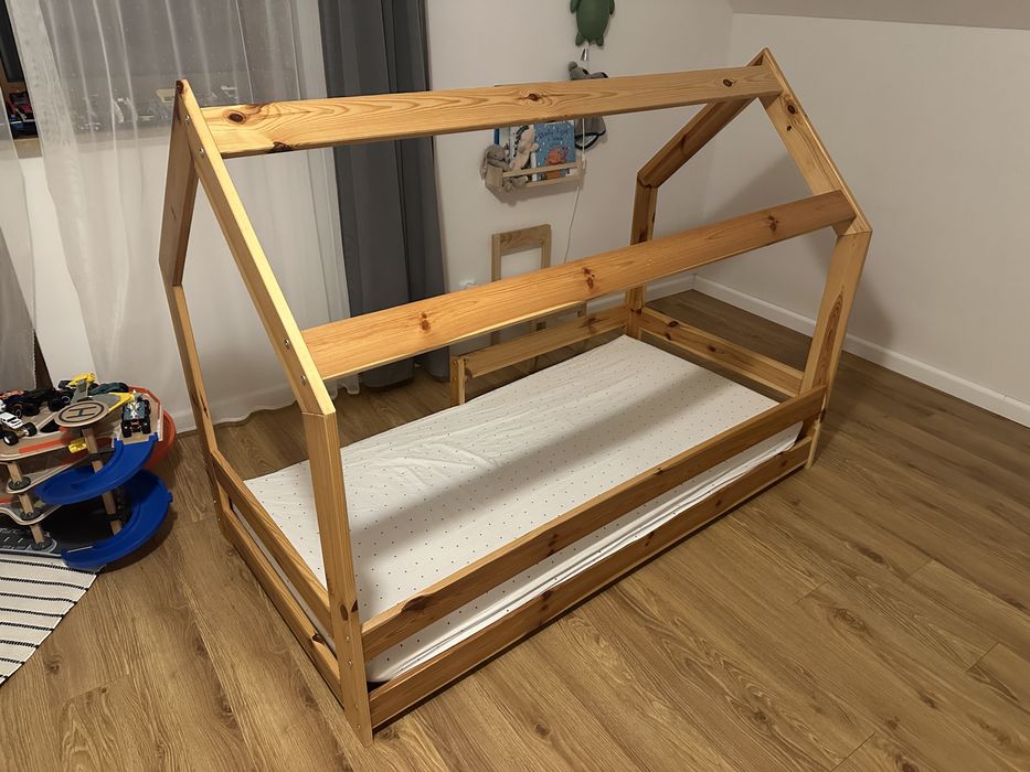 Lóżko dziecięce domek z materacem