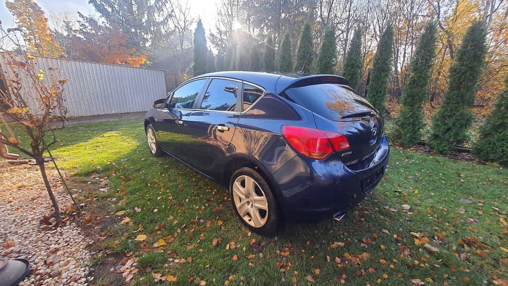 Prosto z lawety Opel Astra J 2011r. 1.4 benzyna 140KM okazja