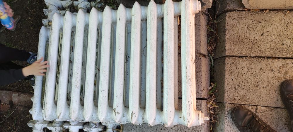 Grzejnik żeliwny 112 żeberek w sumie, można kupić mniejsza ilość,retro