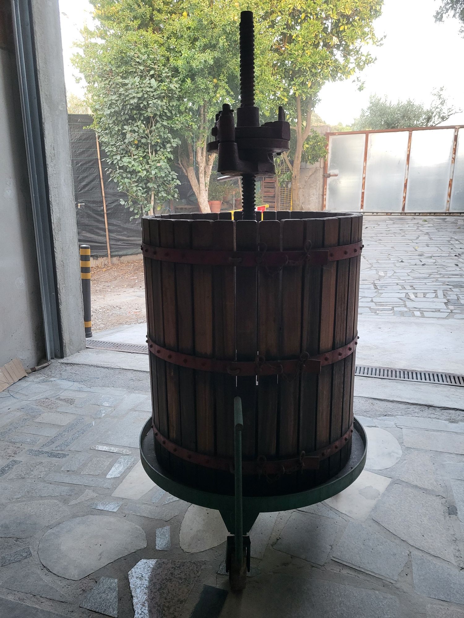 Prensa de uvas em bom estado
