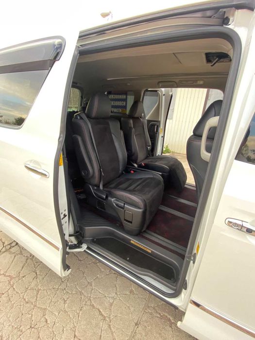 Продам Toyta Vellfire пассажир 2013 автомат 7 мест 2.4 Япония