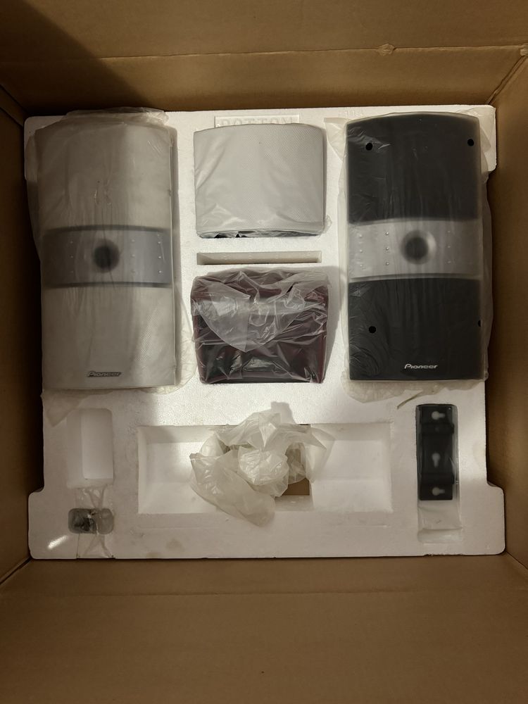 Colunas originais com suportes chao e de parede