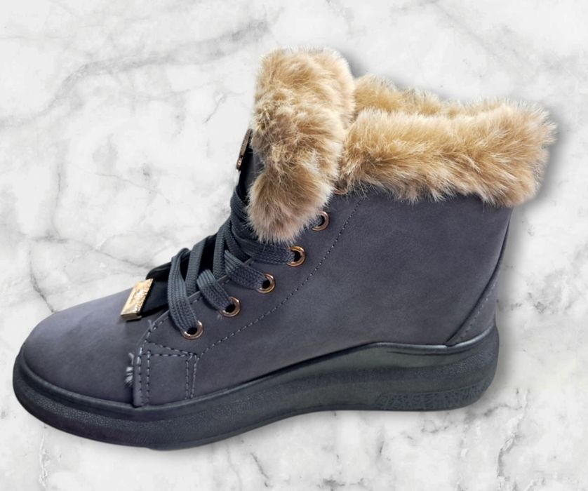 WYPRZEDAŻ Trapery dziecięce zimowe ocieplane rozmiar 34