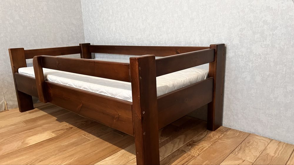 Ліжко деревяне з матрасом 1,50/76