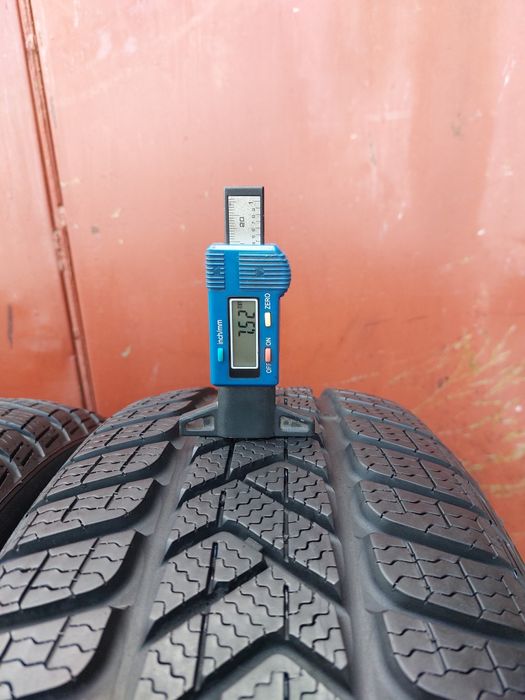 205/55/17 R17 Pirelli Sottozero 3 4шт ціна за 1шт зима шини