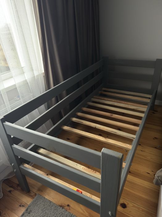 Продам ліжко деревʼяне односпальне