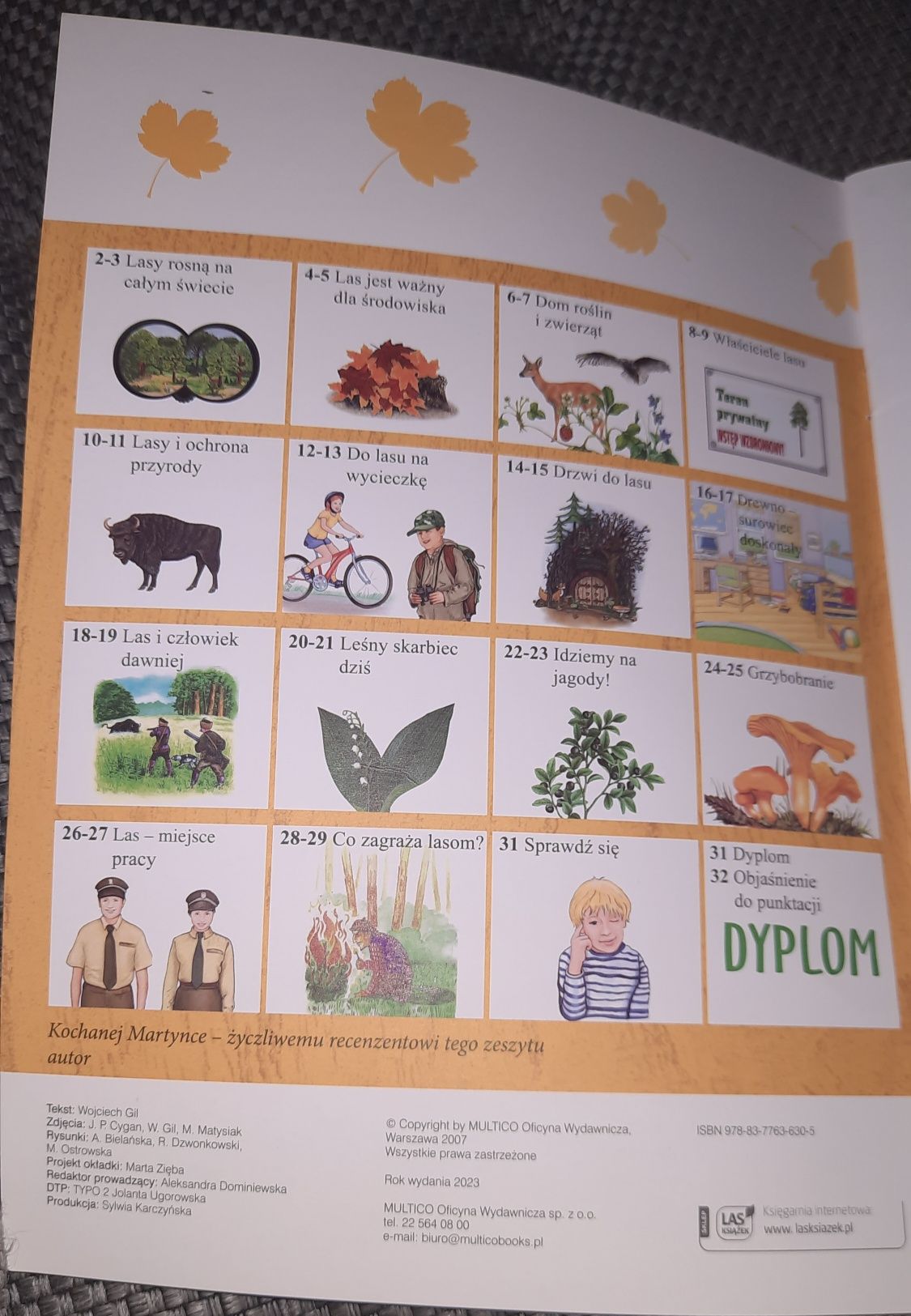 Książeczka z serii Młody obserwator przyrody Co na daje las