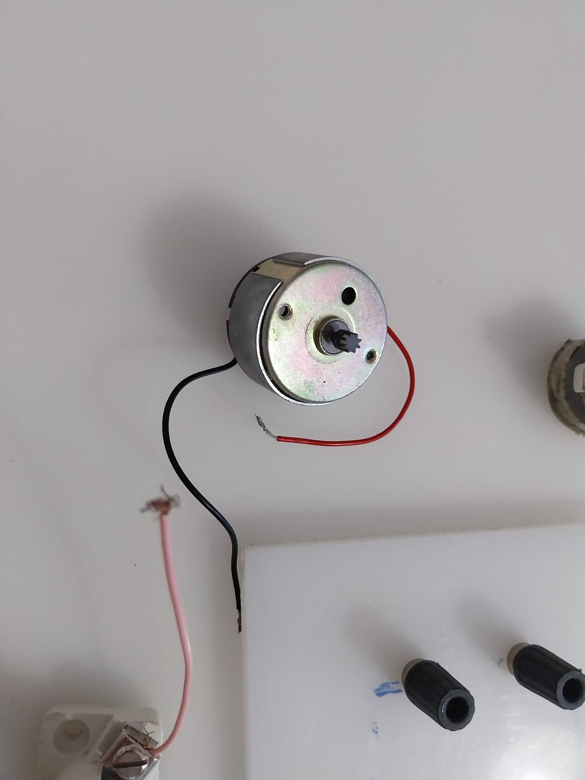 KIT artesanal para aprender a fazer pequenos circuitos elétricos