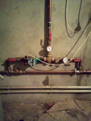 Встановлюємо опалення,проводимо воду каналізацію монтуємо  сантехніку