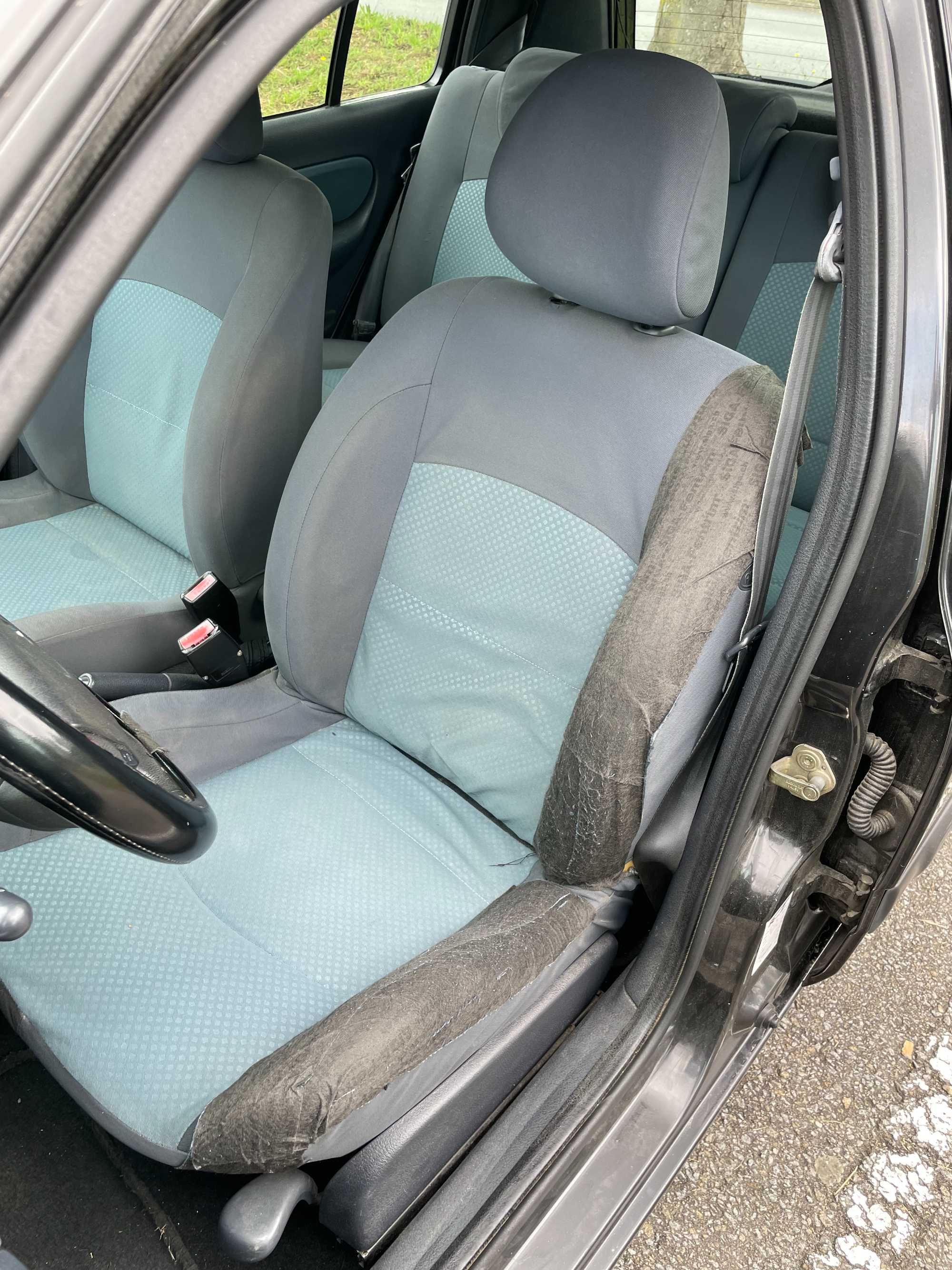 Renault Clio preto, 55 cv, Gasolina, Cilindrada 1149, 5 portas