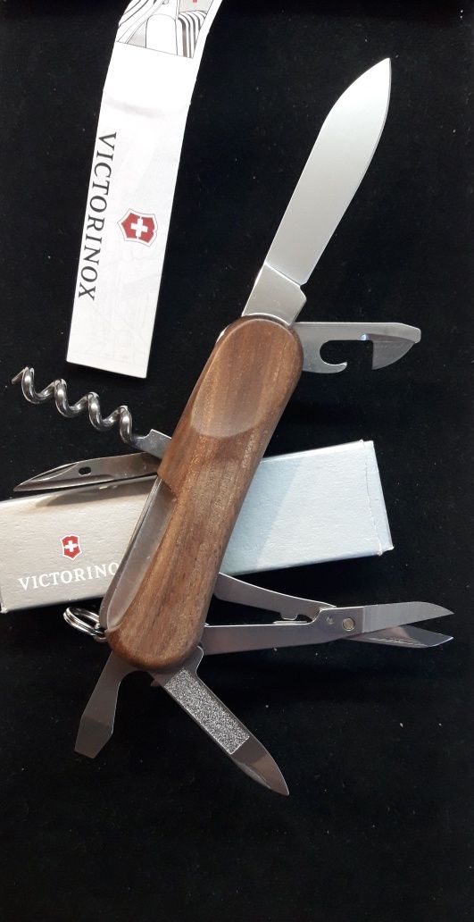Нож Delemont EvoWood 14 Victorinox