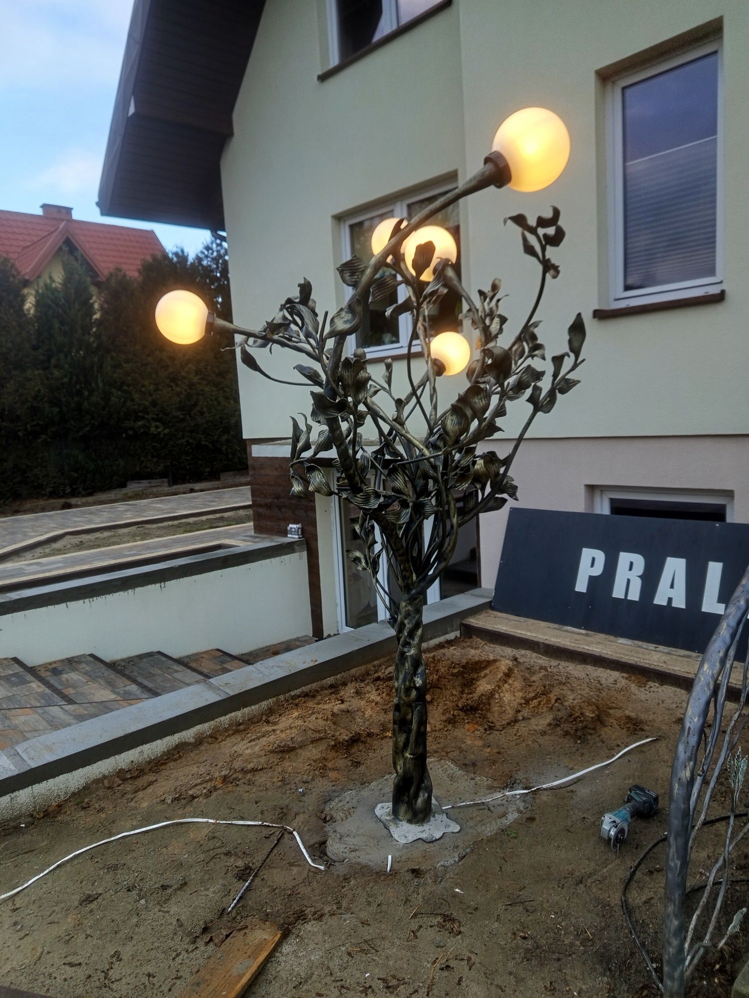 Lampa ogrodowa kuta