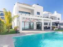 Moradia V4 com piscina e garagem - Faro