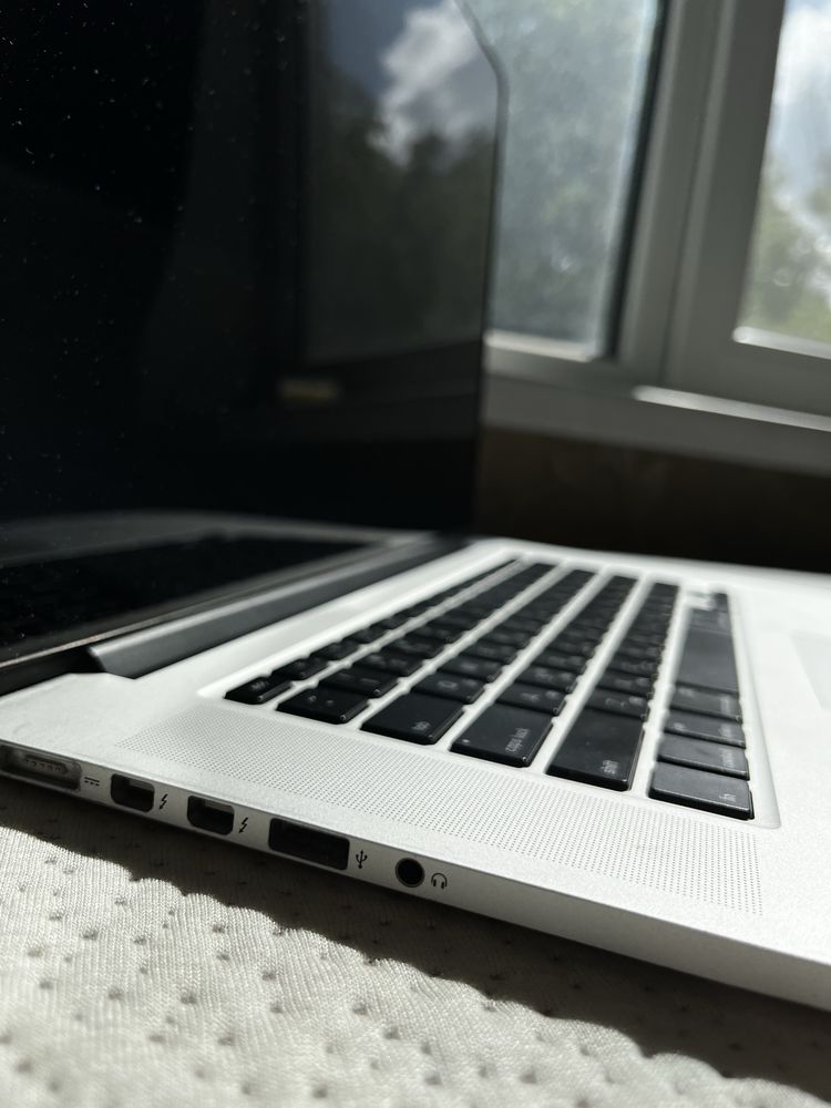 MacBook Pro 15,4” Retina 2012 / 4 ядра i7 2,3GHz / 8 ГБ ОЗУ / NVIDIA