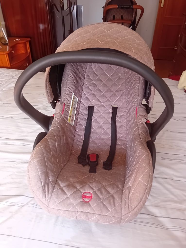 Carrinho de bebé + ovo
