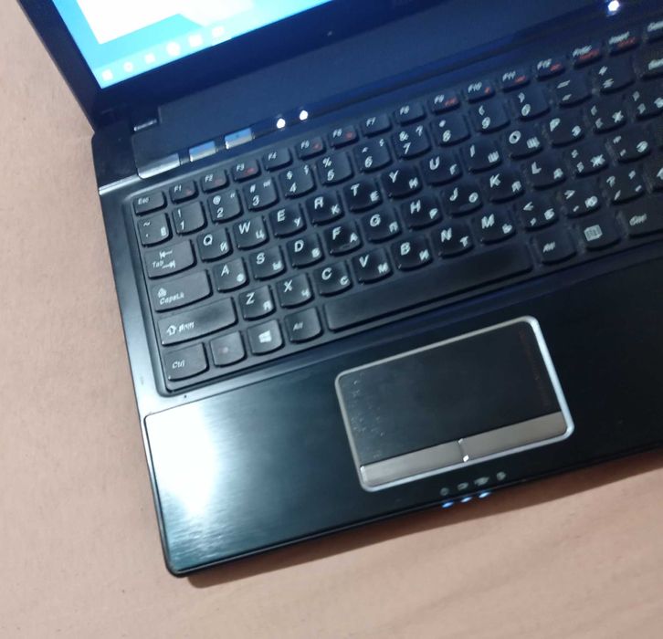 Ноутбук Lenovo G560 /15.6"/ Intel i5-560M (2 (4) 2.67 - 3.2GHz)