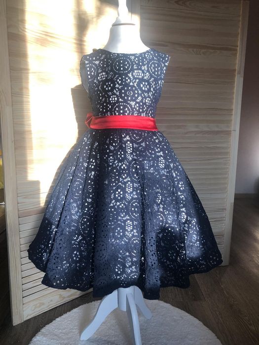 Нарядное ажурное пышное платье на девочку 5 - 7лет