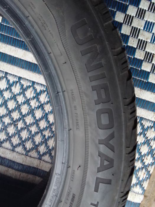 Opona zimowa 215/55r17 UNIROYAL 2020r