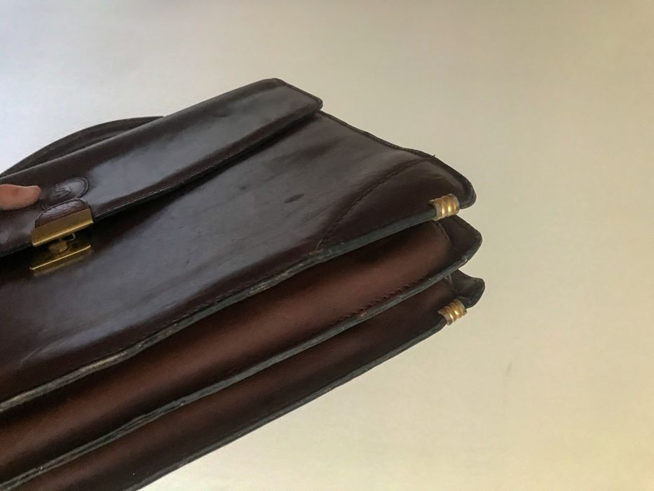 Pasta em pele genuína