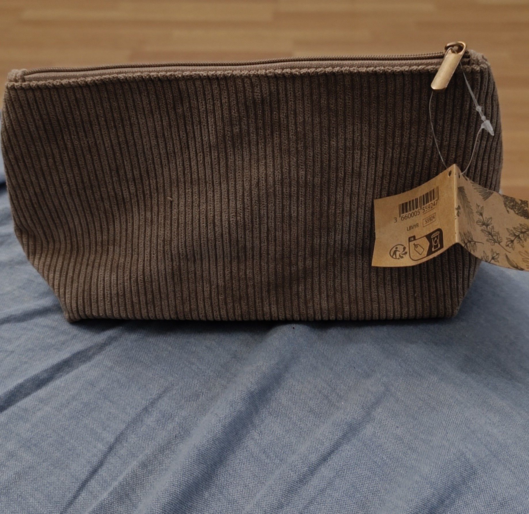 Bolsa nova com etiqueta, castanha, em tecido.