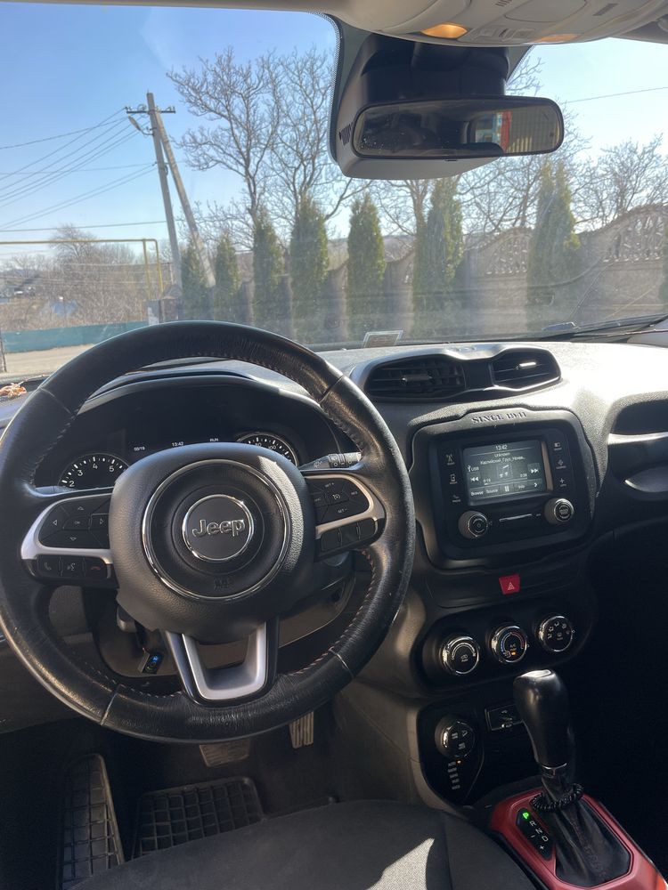 Jeep renegade 2017 року