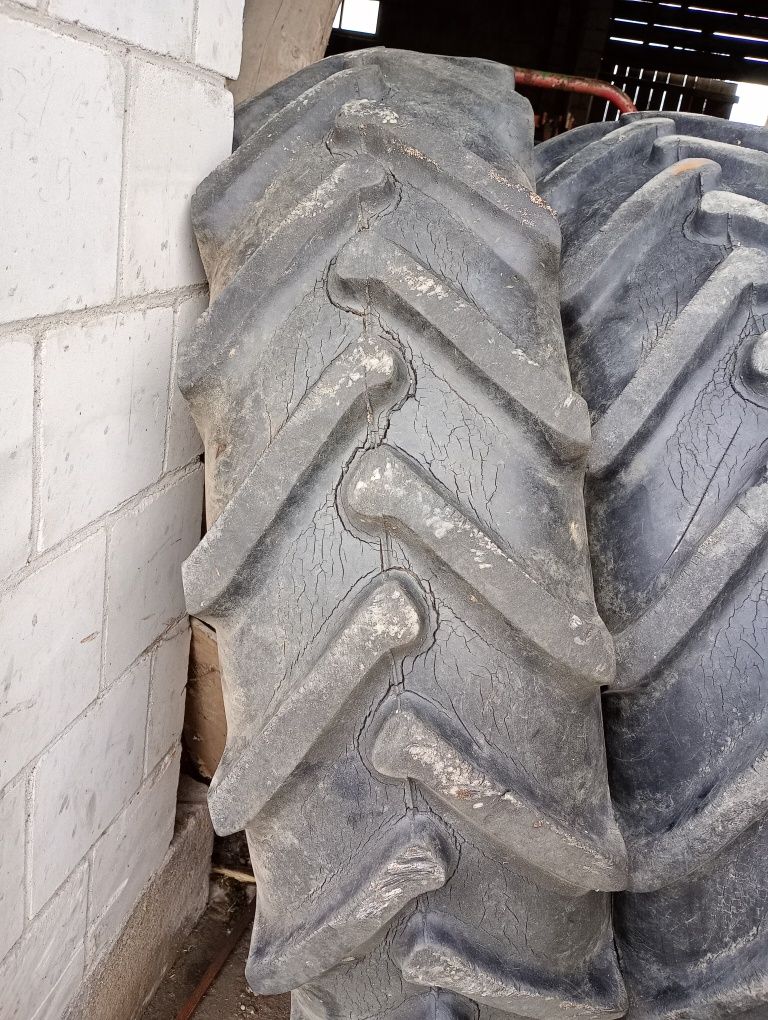 Przedam opony od MTZ, jumz, ursus, Zetor itp 15.5 R38 8PR i 11.2-24
