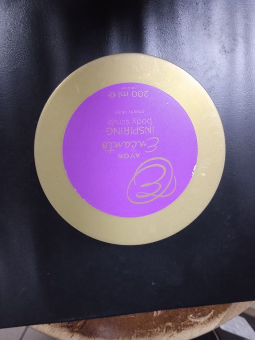 Avon perfumowany peeling Encanto Inspiring