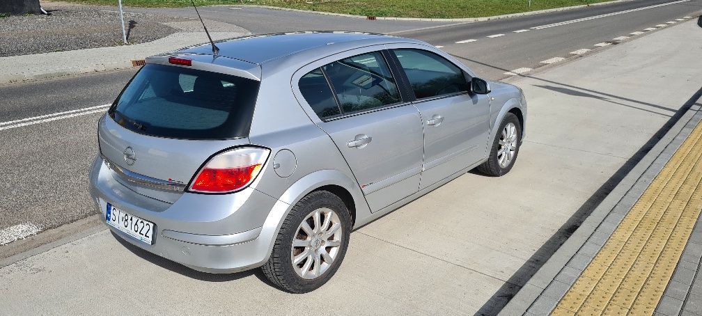 Opel astra H 1.8 benzyna