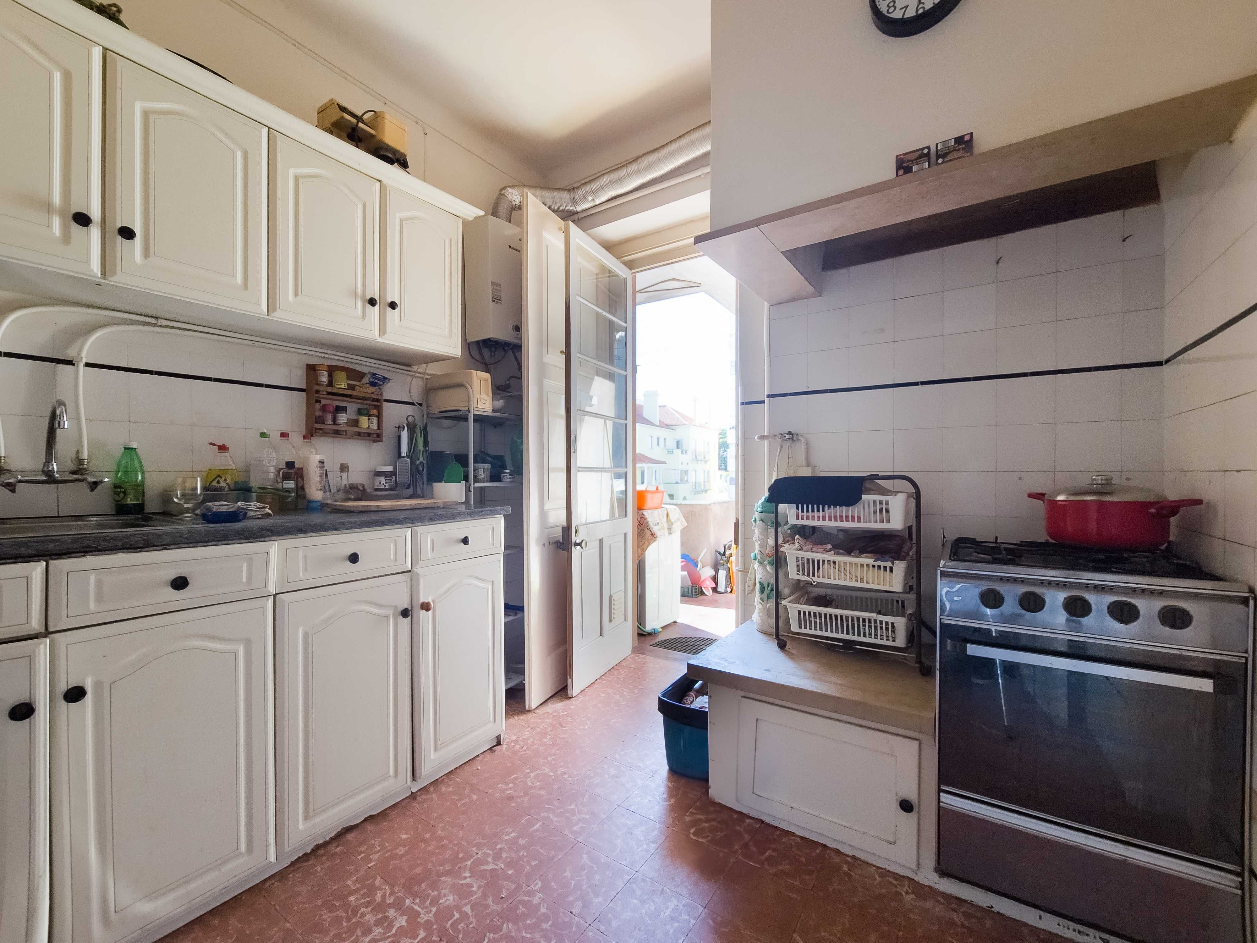 300€- Quarto grande , no Centro de leiria