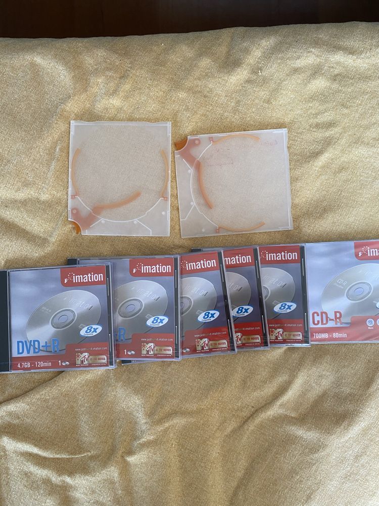 Conjunto de cds novos e embalados com 2 capas