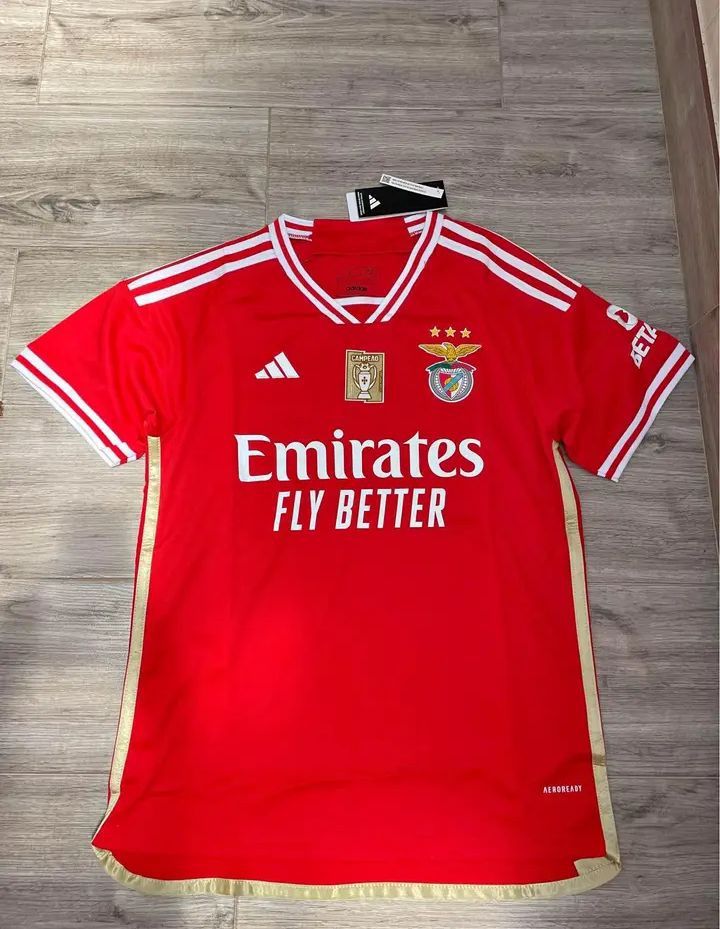 Camesola de Benfica