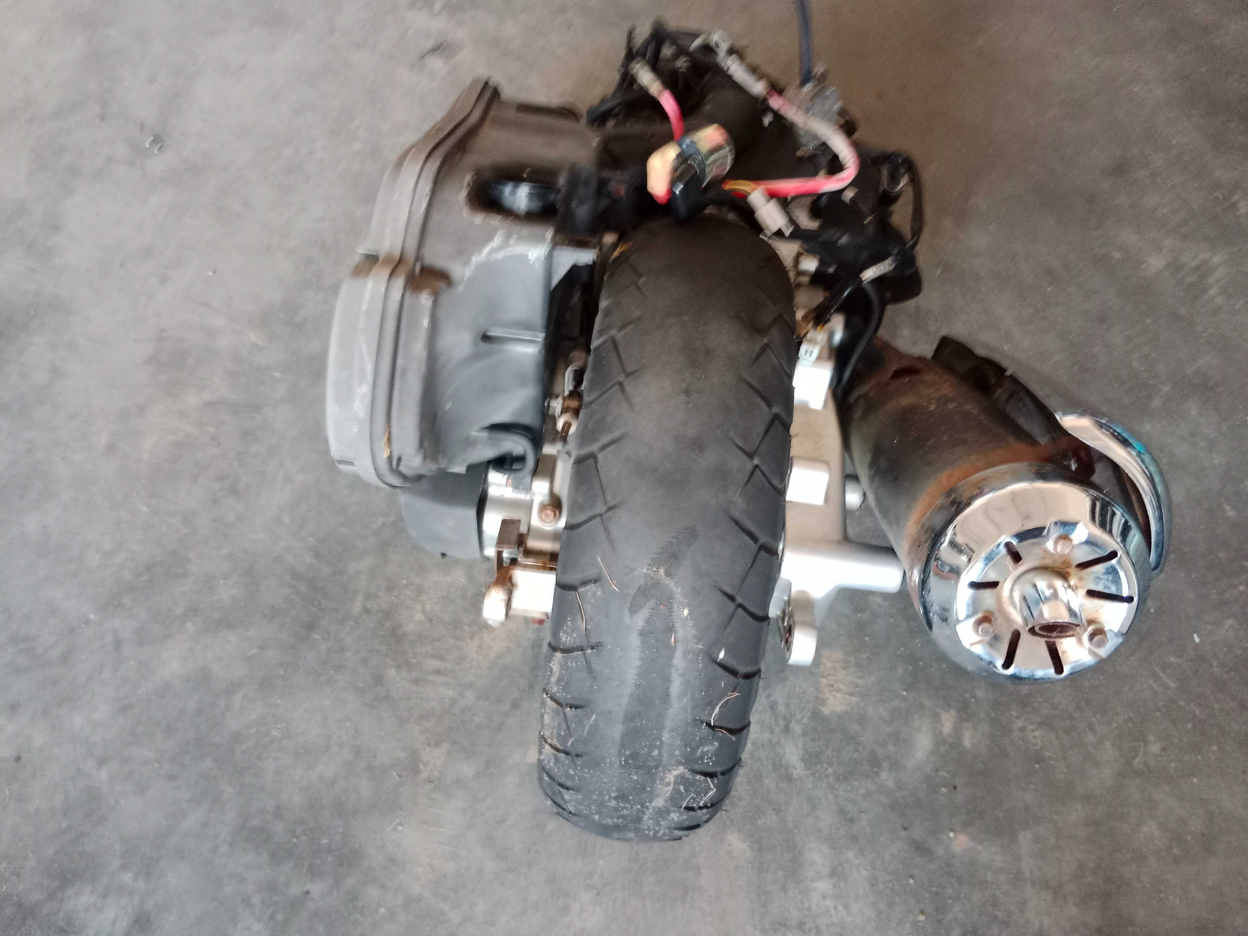 sym vs125 vs 125 silnik W STANIE NIE ZNANYM koło felga tłumik głowica