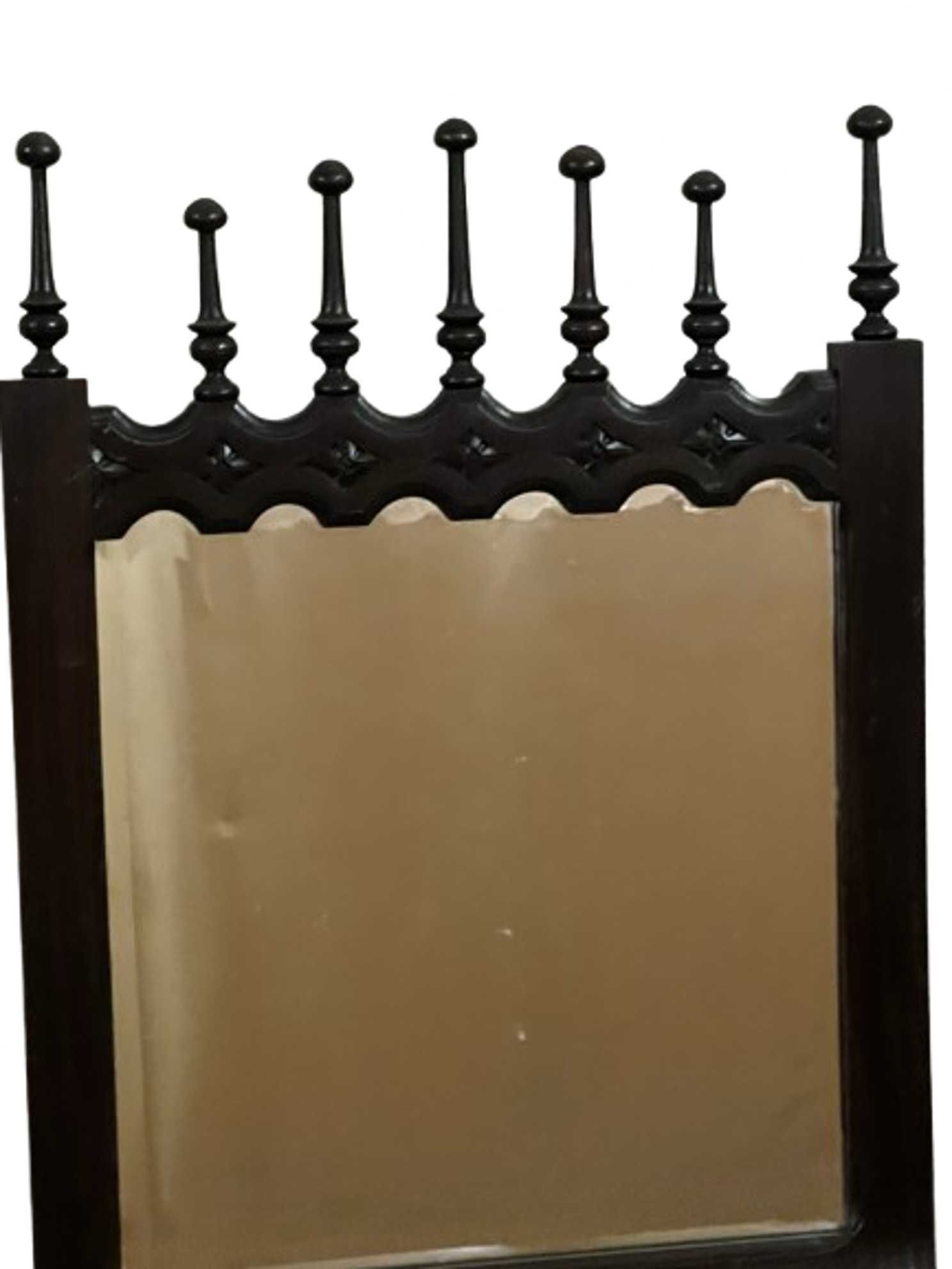 Conjunto de Quarto Completo em Madeira com design clássico e elegante