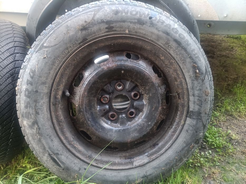 Opony zimowe R 14 na felgach rozstaw 5x100