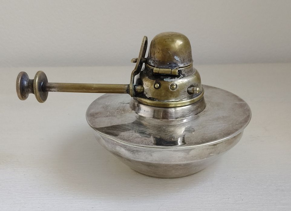 Isqueiro de mesa antigo