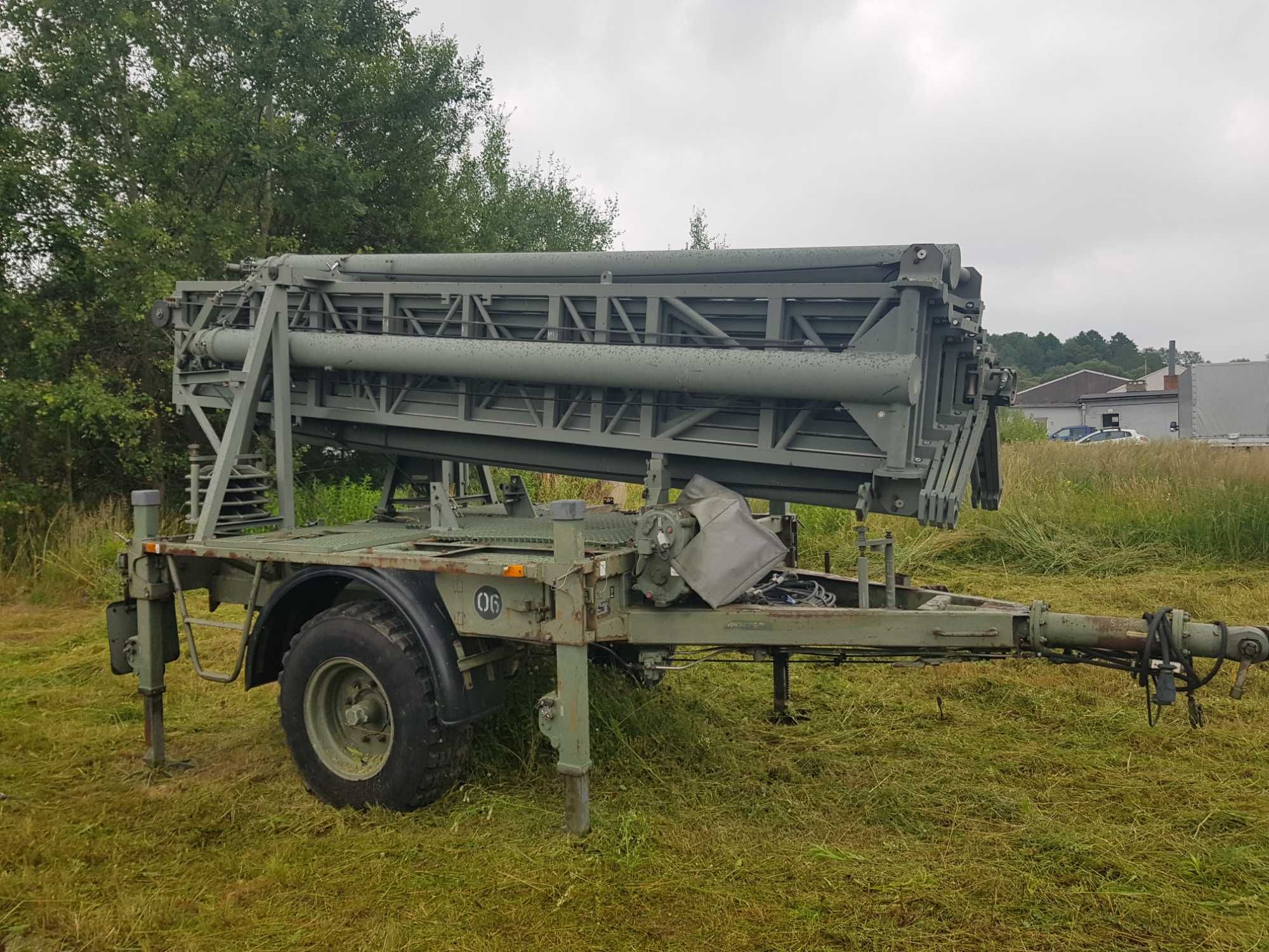 Maszt z niemieckiej bundeswehry - wieża mobilna 25m.