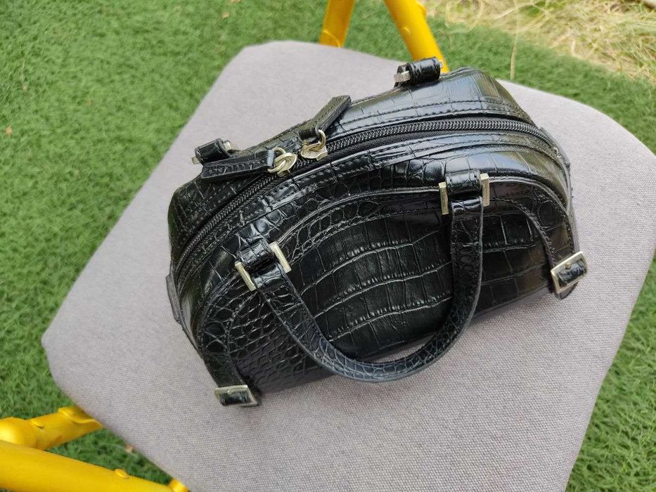 жіноча сумка fiorelli з iталii пiд крокодилову шкіру чорного кольору