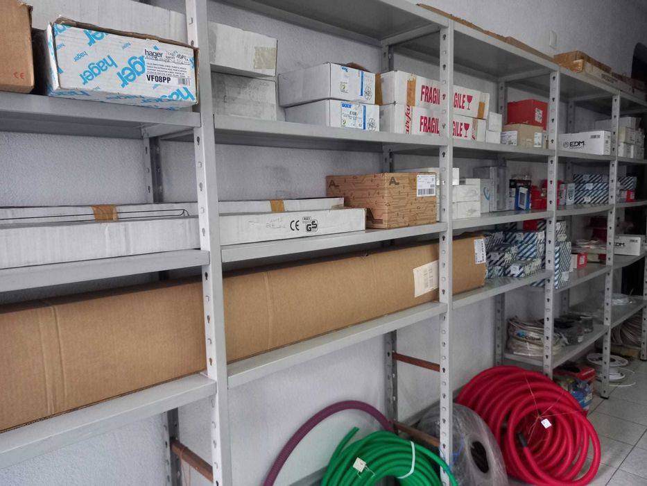 Fim de stock de loja de material elétrico